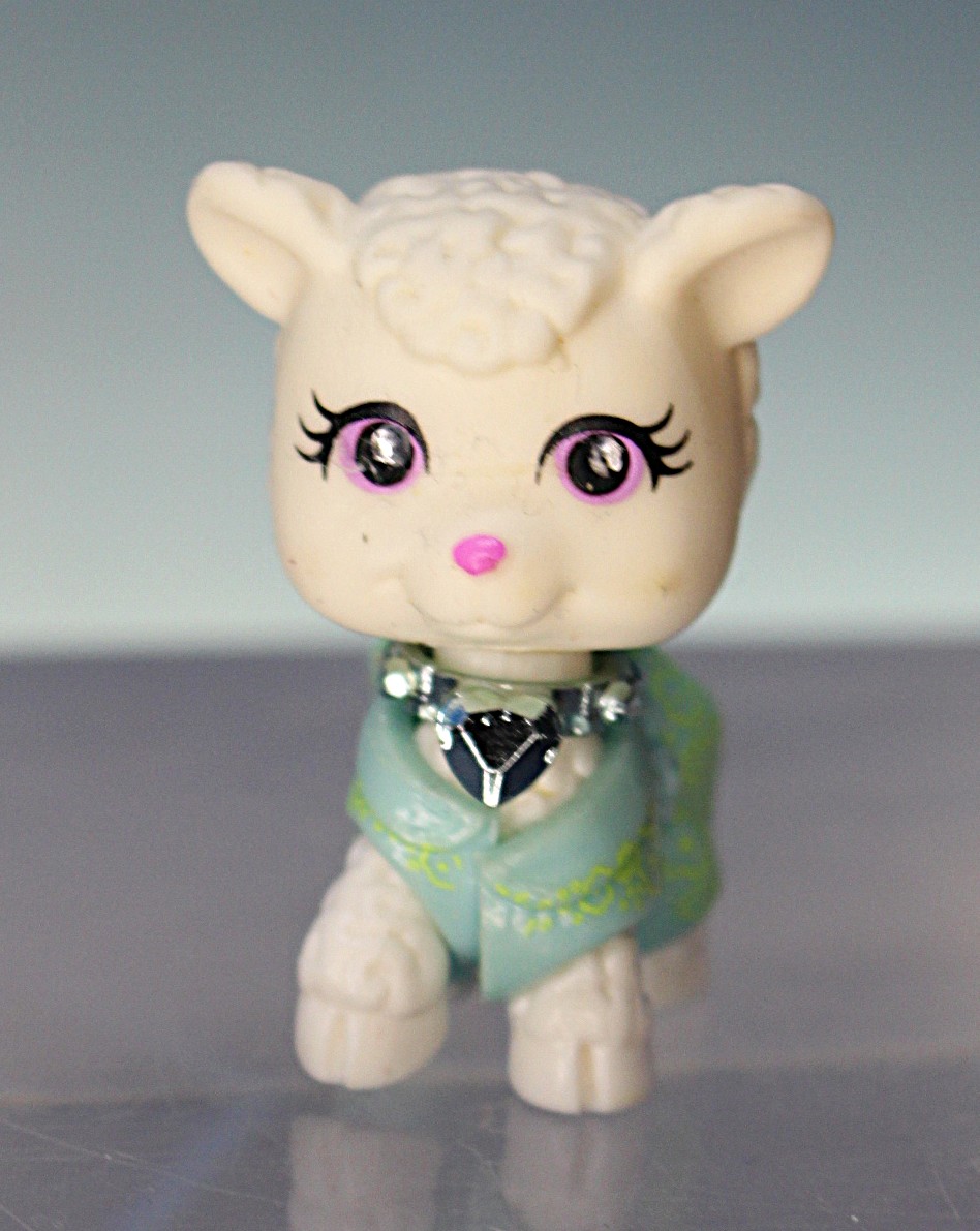 Corderito. Mascotas de Mattel. Figura de PVC.