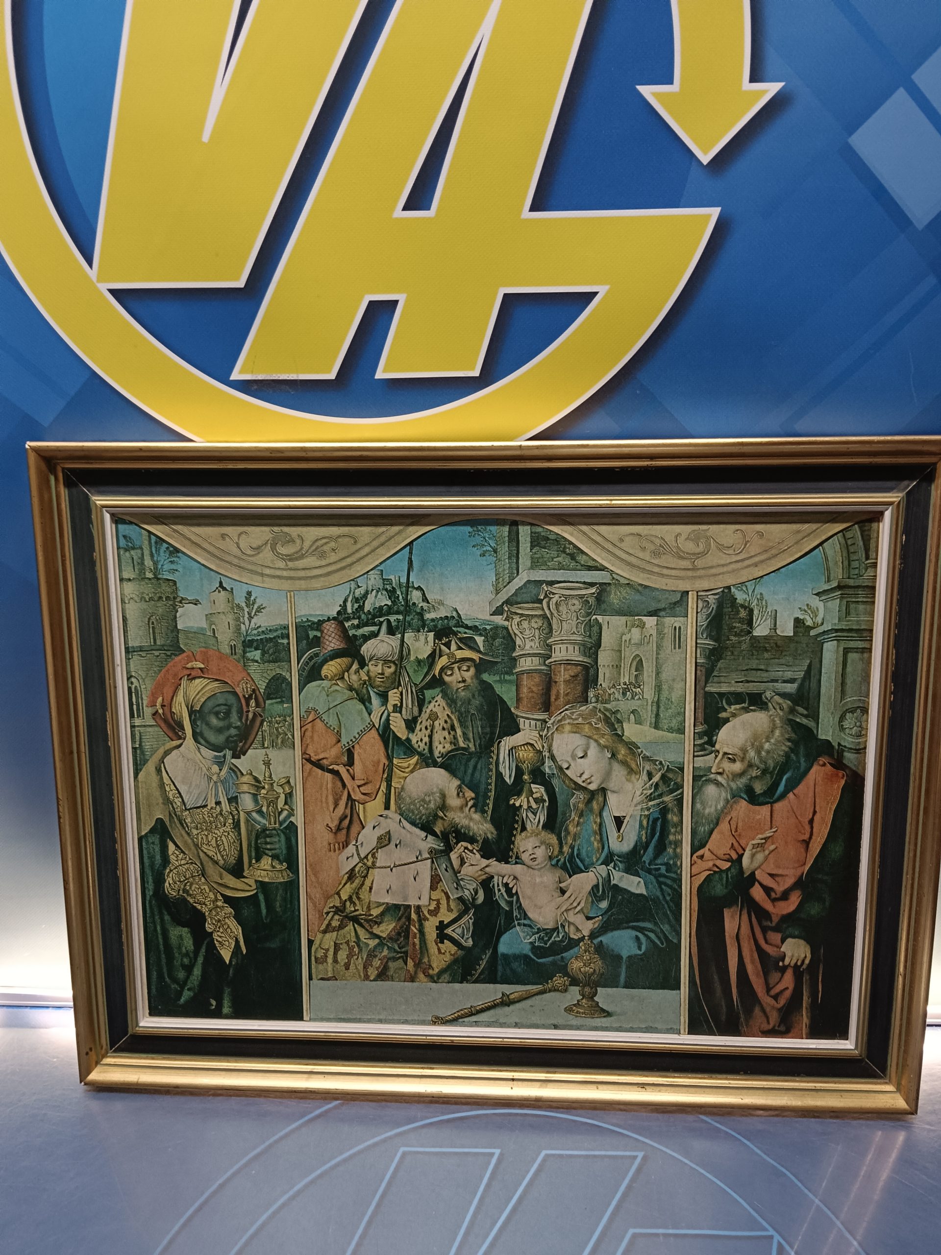 IMG_20250605_152240 Cuadro , lamina enmarcada en marco de madera 63x49x2 cm, de Jan Van Dornicke ,adoración de los reyes magos (1500) - Imagen 1