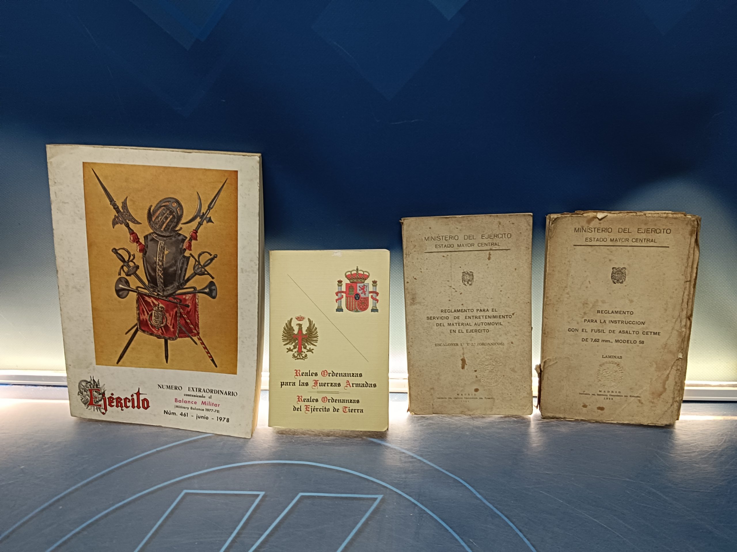 REALES ORDENANZAS PARA LAS FUERZAS ARMADAS + reglamentos militares + Revista Ejercito