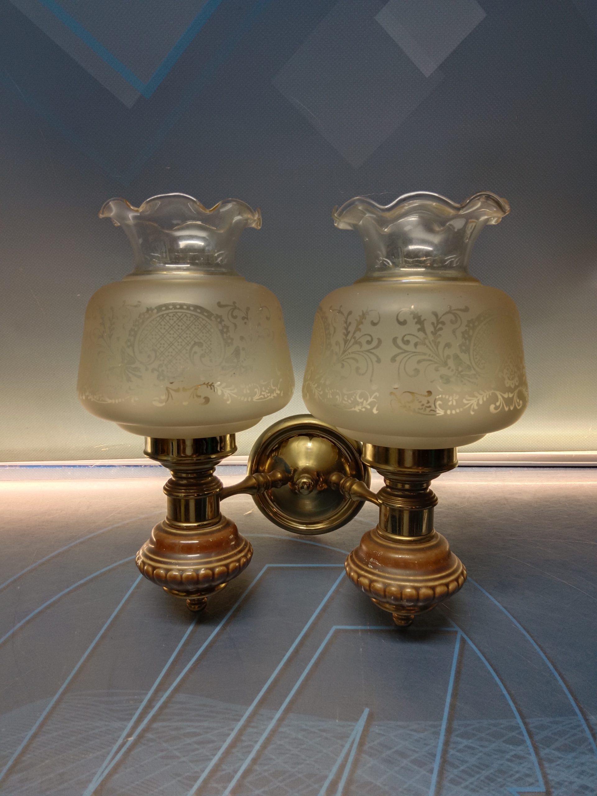 Aplique de pared, dos brazos, doble bombilla, vintage. 31x34x20 cm.