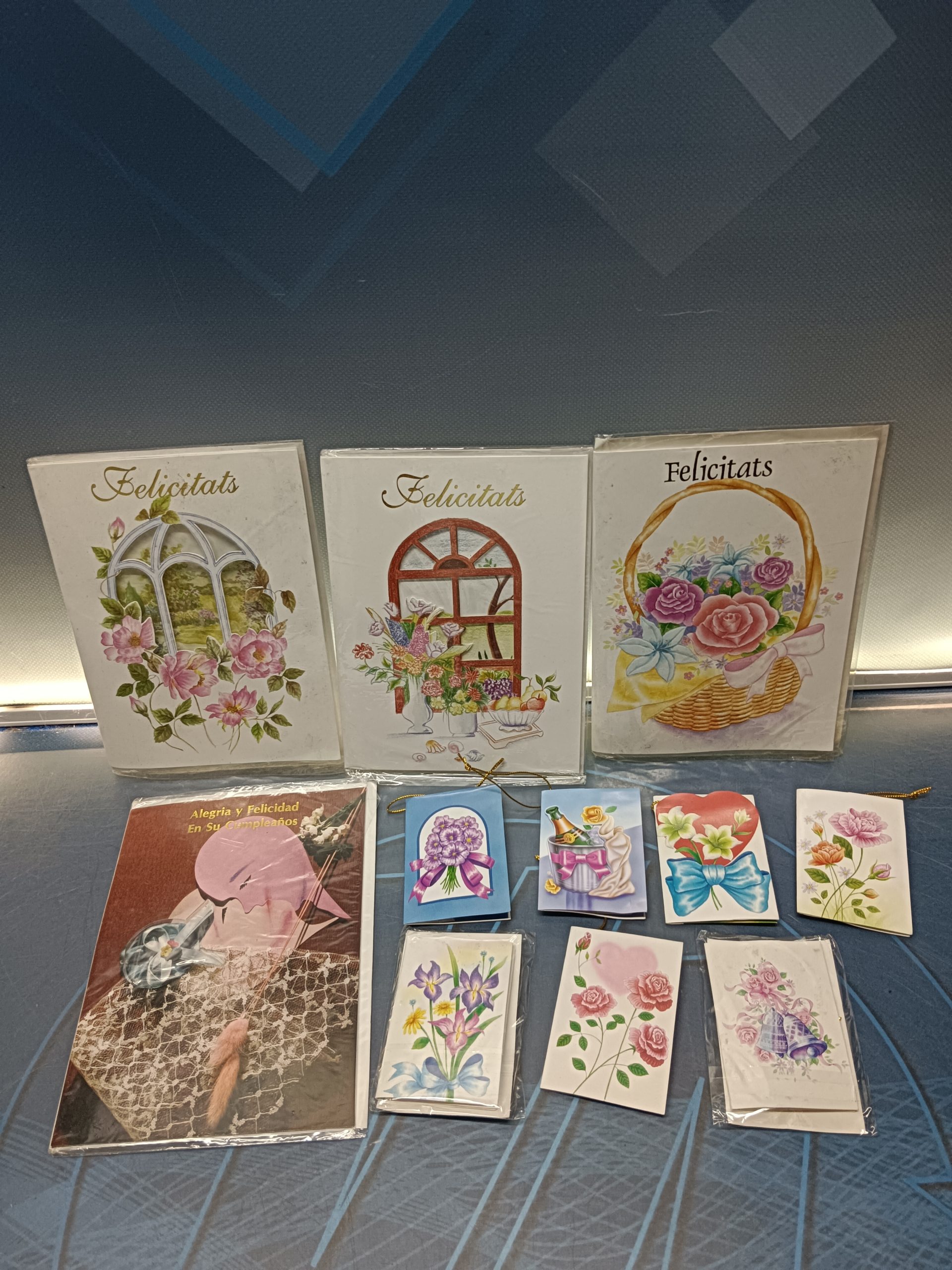 11 FELICITACIONES MUSICALES - AÑO 1980, funcionando, aunque pila gastada