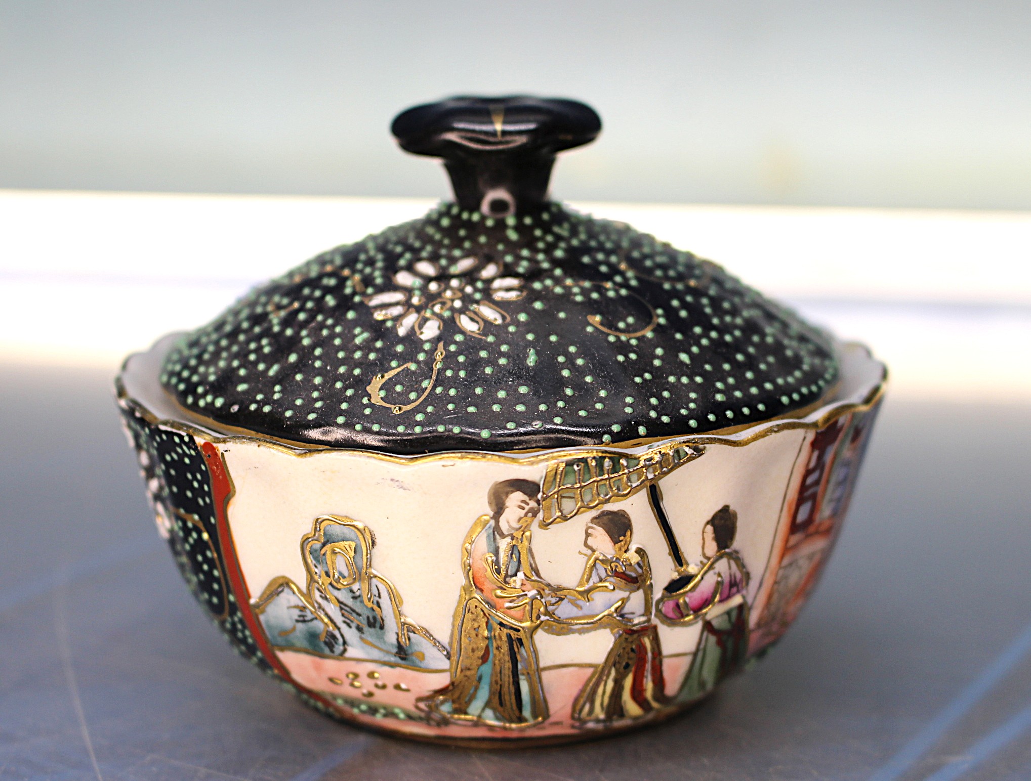 Cajita, joyero porcelana estilo Satsuma.