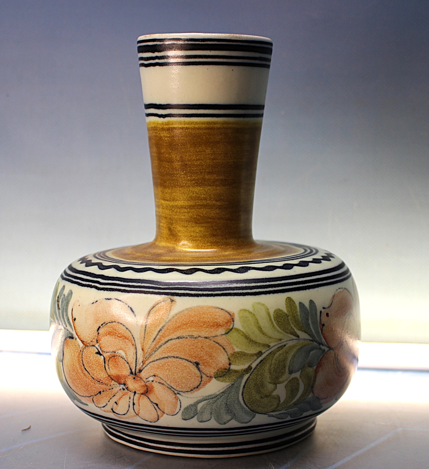 IMG_4700 Jarrón cerámica Felanitx, Mallorca. Flores y motivos geométricos. - Imagen 1