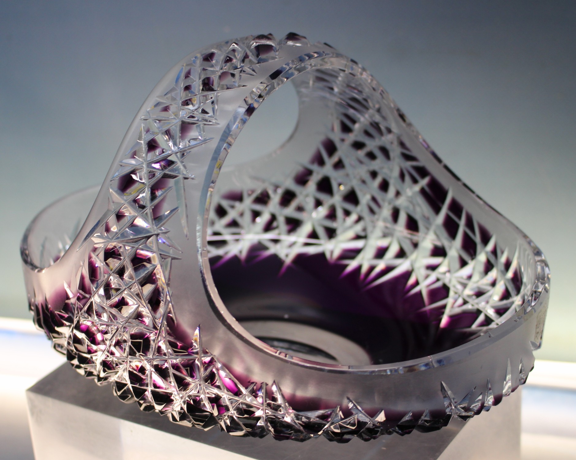 IMG_4990 Bonita cesta de cristal de plomo tallado. Transparente y violeta. - Imagen 1