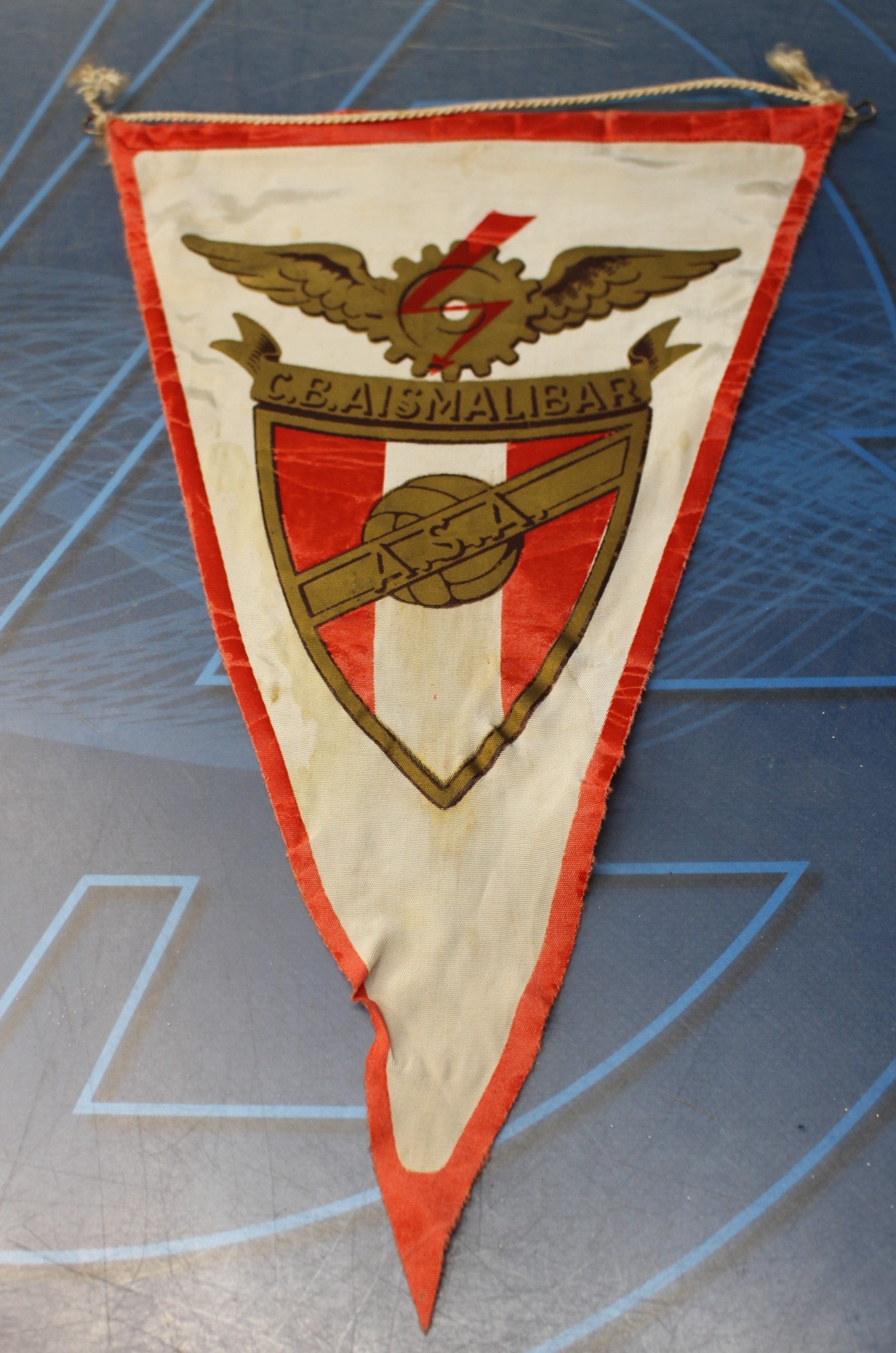 IMG_5131 Banderín C.B. Aismalibar años 60. Voleibol, balón volea. - Imagen 1