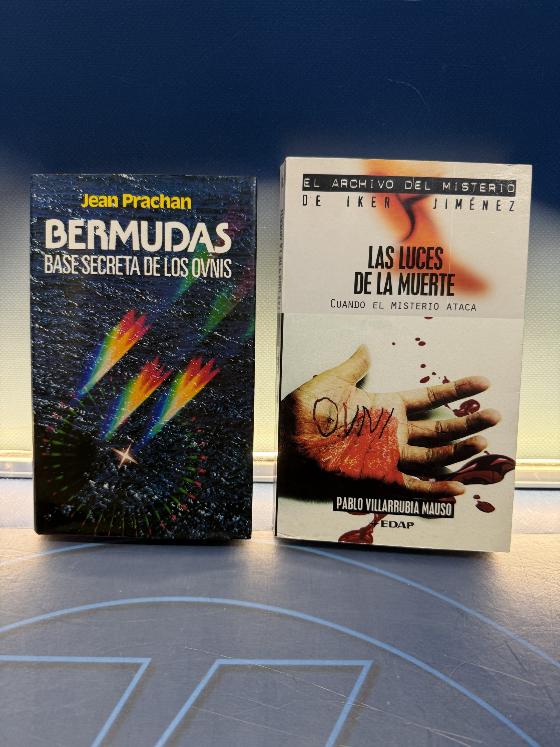 Lote 2 libros, Bermudas, Las luces de la muerte-observa los titulos