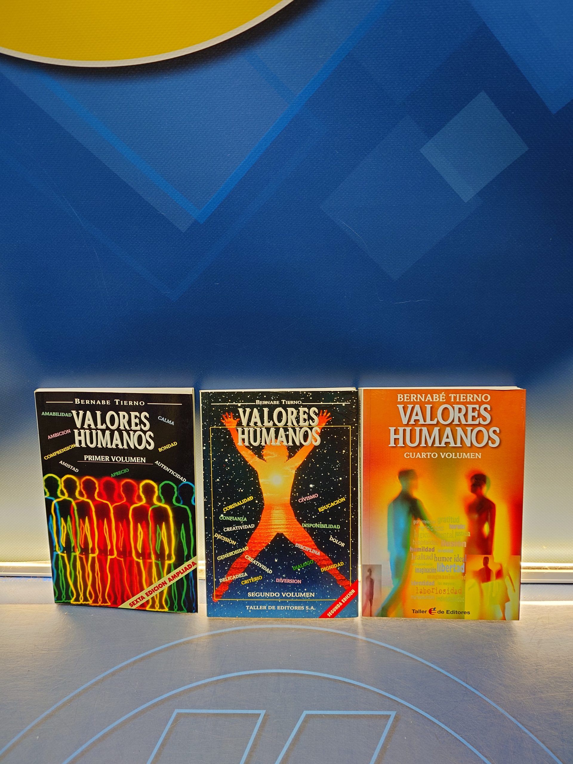 20250813_101644944 Lote de tres libros valores humanos de Bernabé tierno - Imagen 1