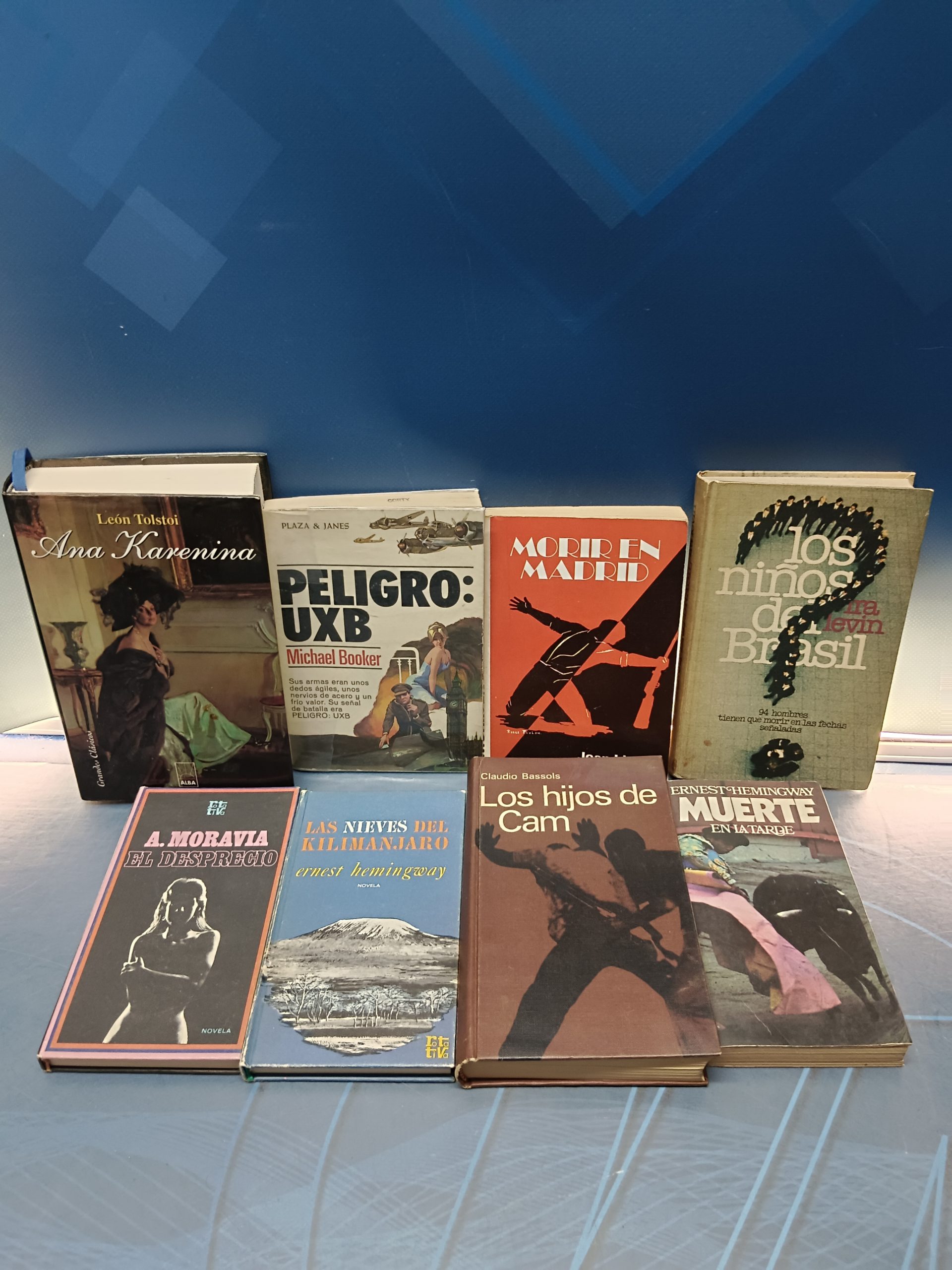 IMG_20250810_162758 Lote 8 libros, clásicos. Tolstoi, Hemingway, Bassols y mas - Imagen 1