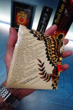 Lote regalo articulos rockabilly, hebilla elvis + Devils Hair cut picks + cd music y mas - Imagen 10