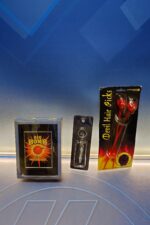 Lote regalo articulos rockabilly, hebilla elvis + Devils Hair cut picks + cd music y mas - Imagen 9