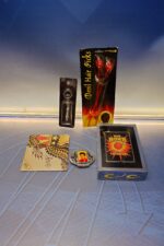 Lote regalo articulos rockabilly, hebilla elvis + Devils Hair cut picks + cd music y mas - Imagen 3