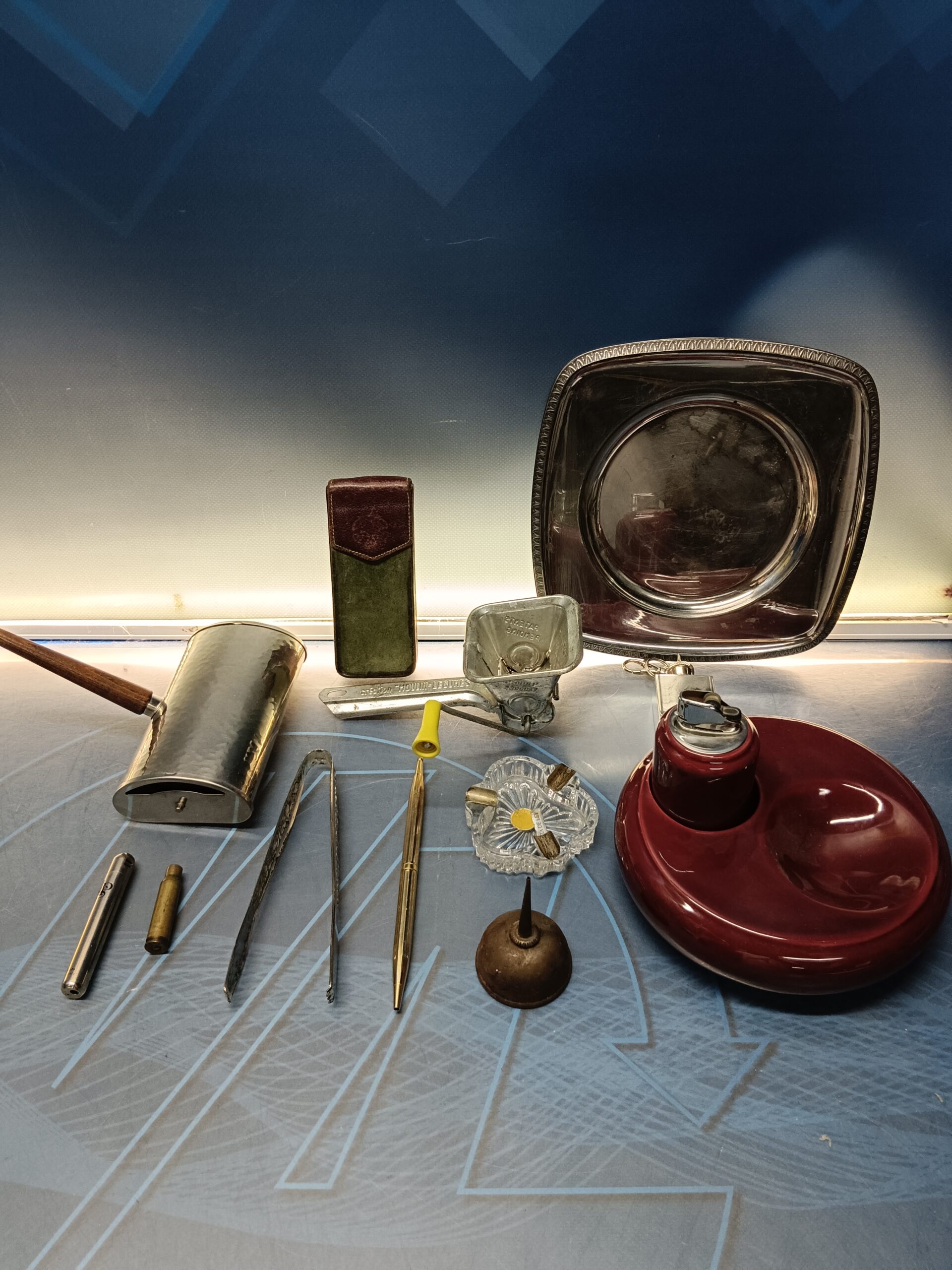 12 artículos de despacho y coleccionismo/metal