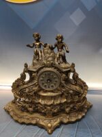 reloj sobremesa bronce, con angeles ( e faltan las alas), no funciona 40x37x17 cm