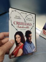 4 películas, dvds, románticas, love actually, Chocolat, Crueldad intolerable, Blanco perfecto - Imagen 5