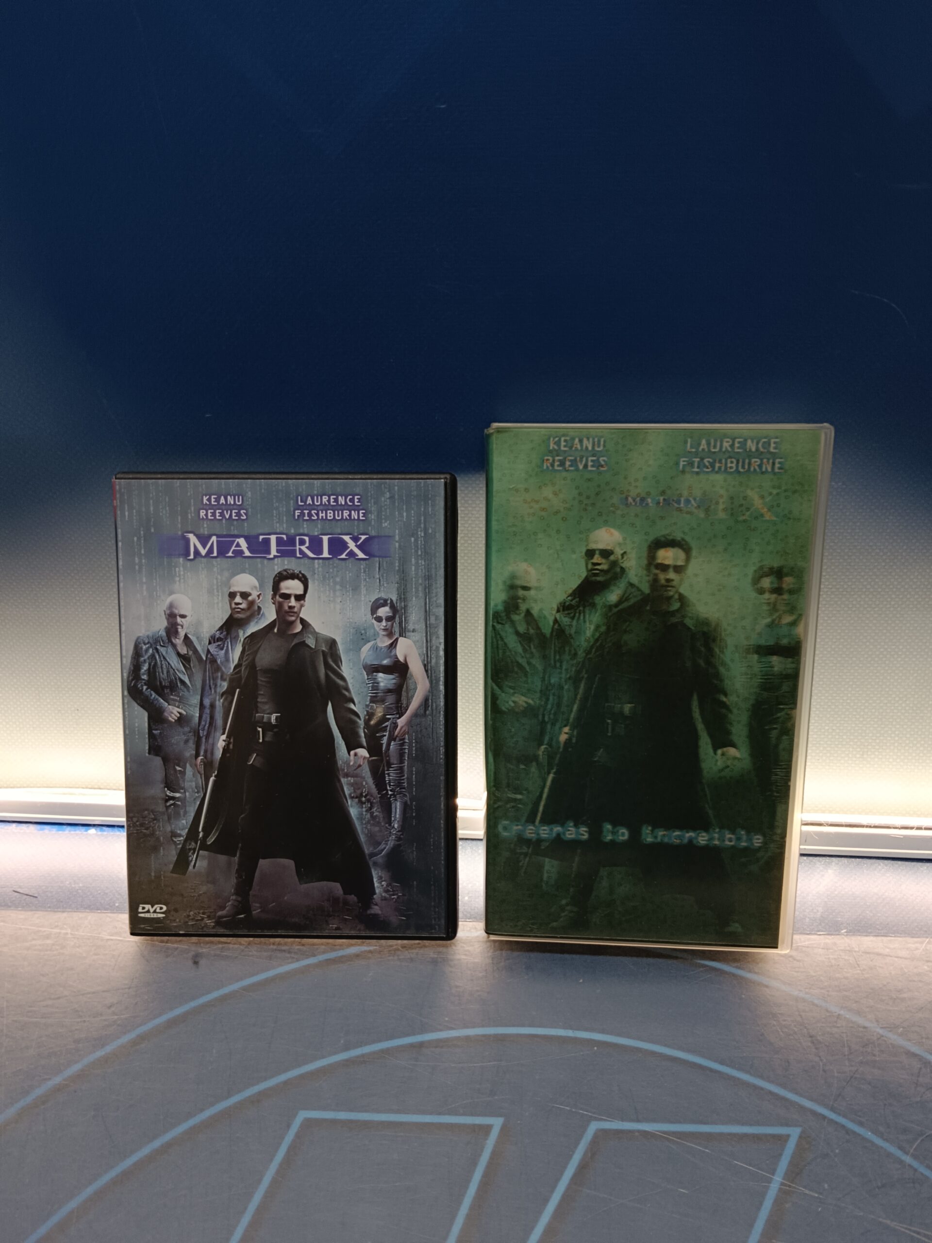 Película en VHS + DVD del clásico de ciencia ficción Matrix