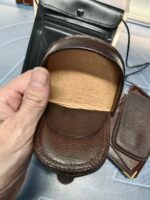 Lote de carteras y monederos y correas y bolsos de piel vintage - Imagen 9