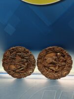 Dos Platos de madera, tallados, 22x22 xcm. Años 70