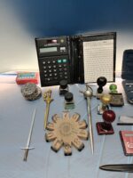 Material de despacho, abrecartas, sellos, compases y mas - Imagen 2