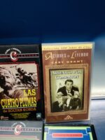 6 cintas VHS, películas clásicas, El hombre tranquilo, Las cuatro plumas, Casablanca, Arsénico por compasión y mas - Imagen 6