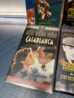 6 cintas VHS, películas clásicas, El hombre tranquilo, Las cuatro plumas, Casablanca, Arsénico por compasión y mas - Imagen 5