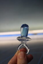 Chupete y patuco de cristal tallado. Giordano di Ponzano. - Imagen 3