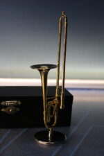Miniatura de Trombón con cajita de madera. - Imagen 2