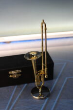 Miniatura de Trombón con cajita de madera. - Imagen 5