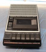 Magnetófono Philips N2233.