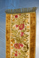 01. Tapete, corremesas, camino de brocado y terciopelo. - Imagen 2