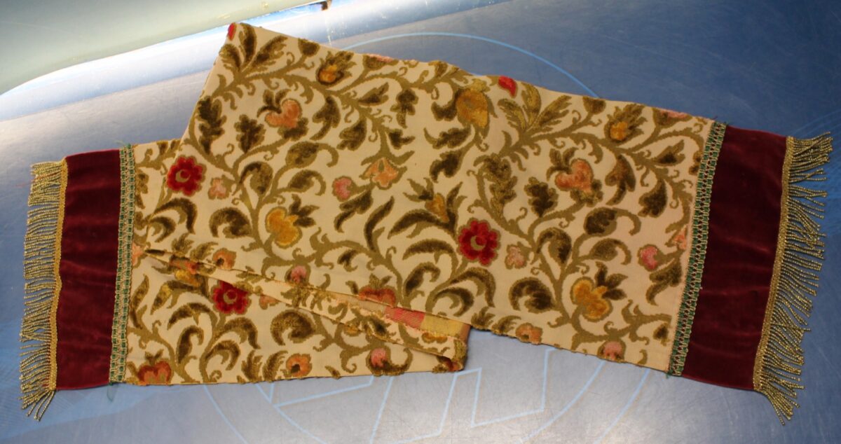 IMG_6991 02. Tapete, corremesas, camino de brocado y terciopelo. - Imagen 1