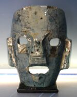Máscara mortuoria maya. Teselas de cerámica vidriada.