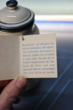 Albarelo de cerámica “Nuez de Cola”. Reproducción de albarelo del s.XIX. - Imagen 4