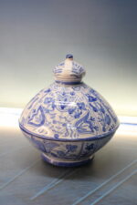 Réplica de pila bautismal en cerámica de Muel. - Imagen 2