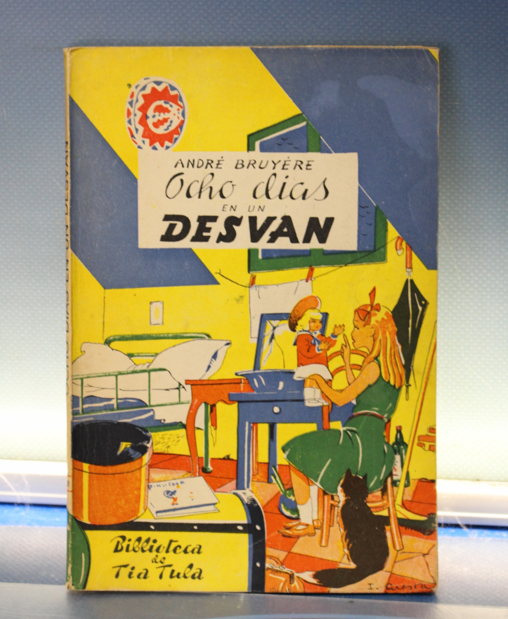 Biblioteca Tía Tula nº 6. Ocho días en un desván. A. Bruyeré. Escelicer, 1948.
