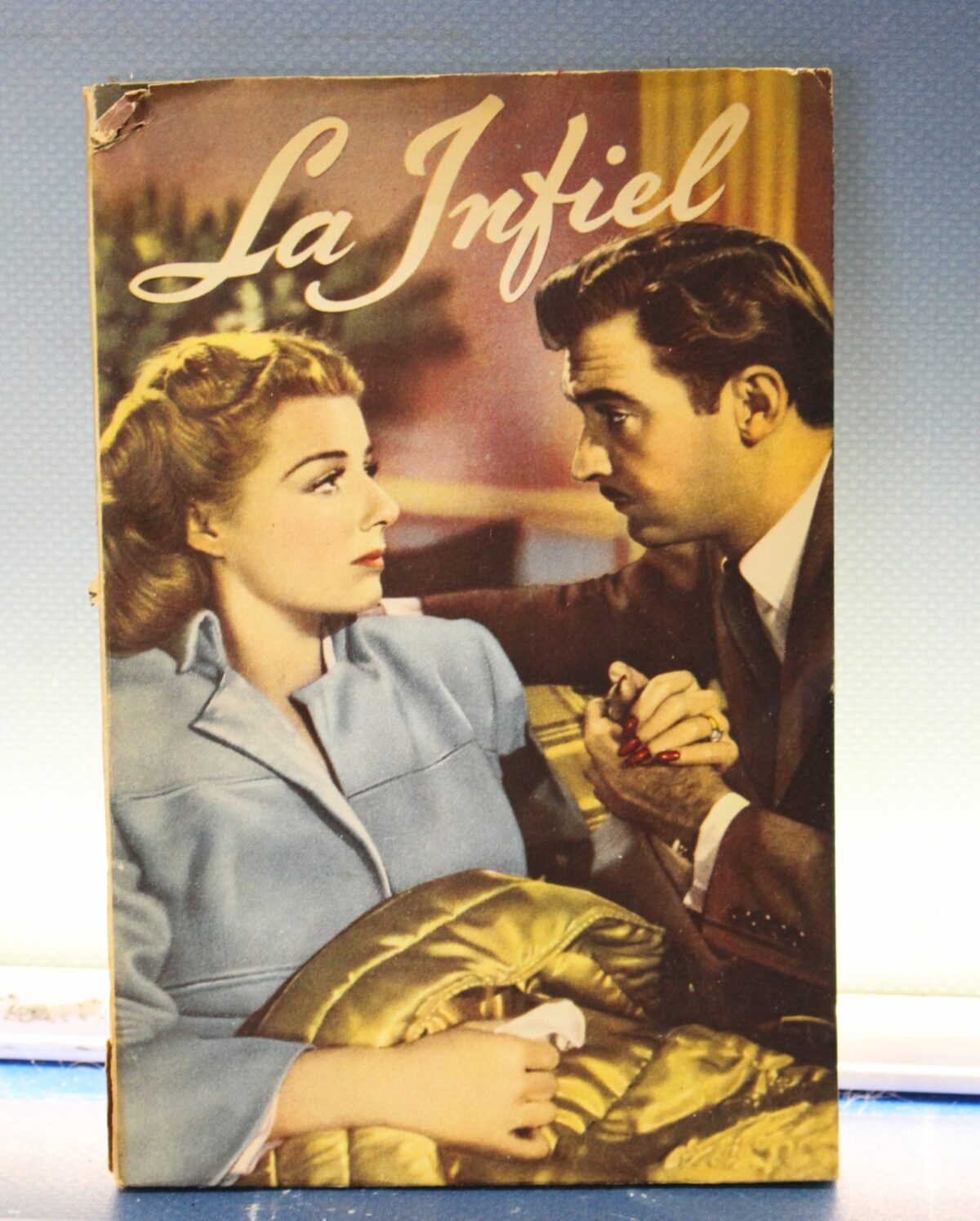 IMG_7075 La Infiel. El Libro de la Película. 1951. Warner Bros. Ed. Caralt. - Imagen 1