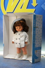 02. Muñeca Eliane de Famosa. Años 60. Eliane Ando Solita. - Imagen 2