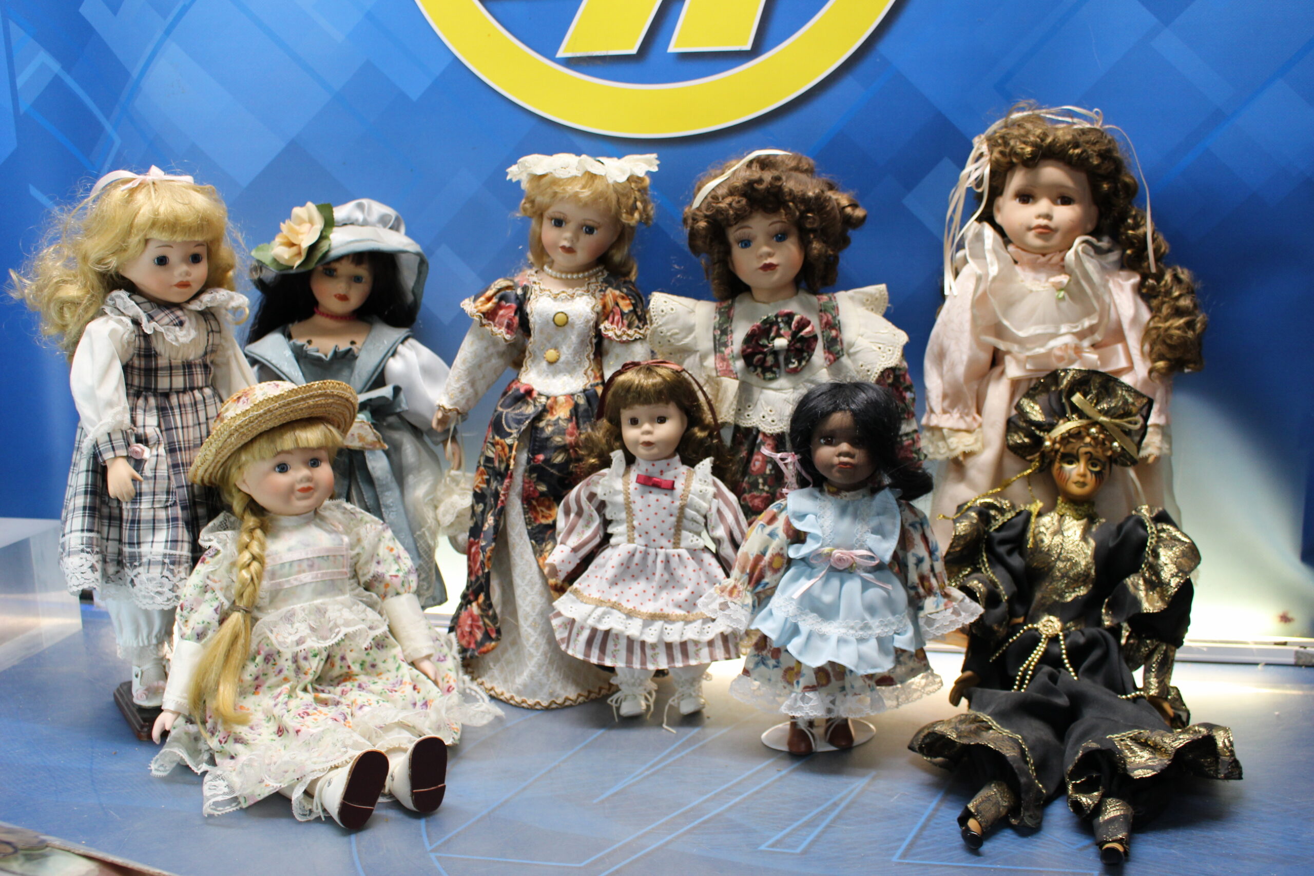 9 muñecas de porcelana. Vintage.