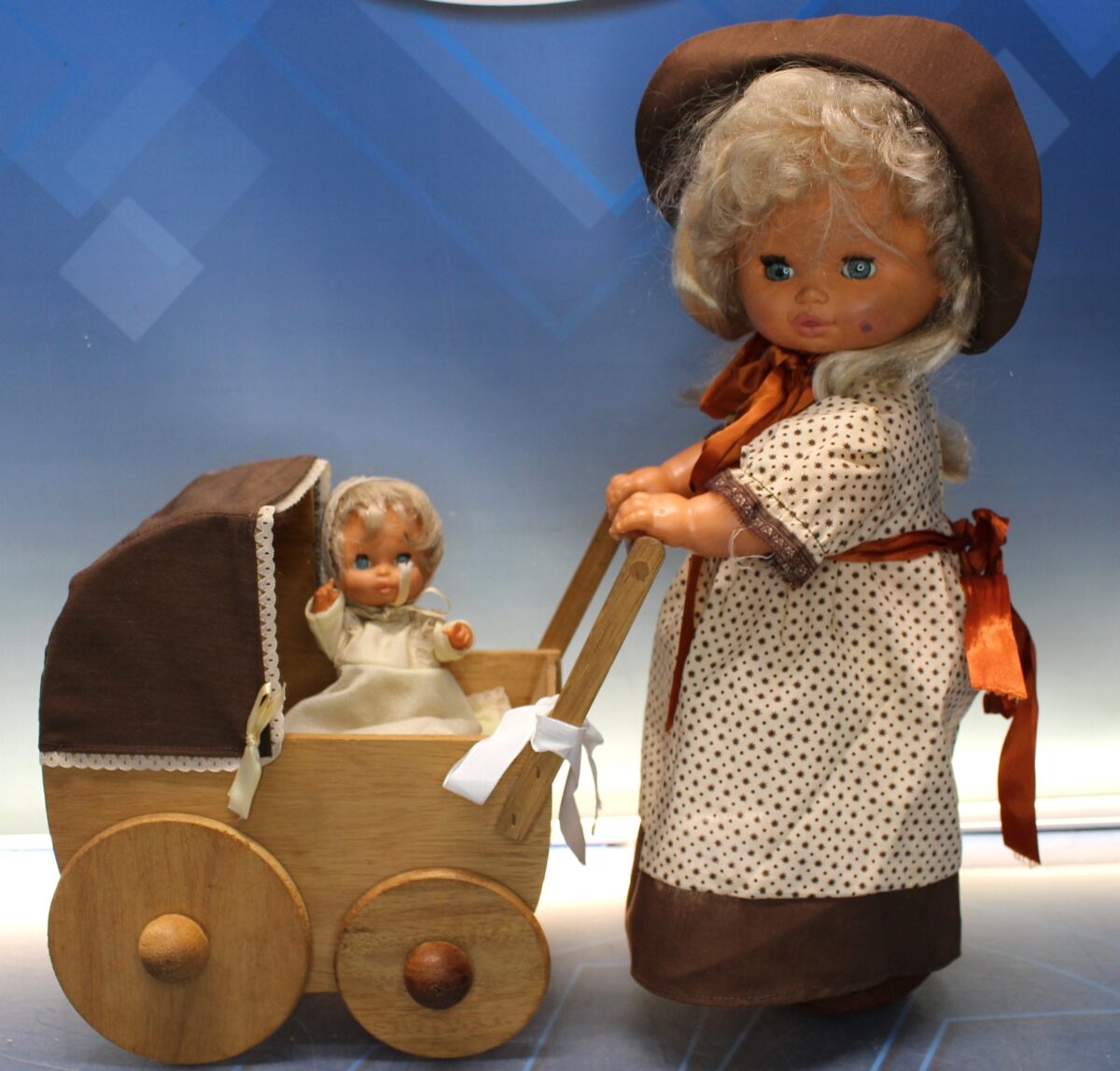 IMG_7329 Muñeca Jesmy Mamá de Jesmar. Con Jesmarín. Años 70. - Imagen 1