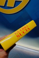 Libro en tapa dura, guerra sucia de Álvaro Baeza L. - Imagen 2