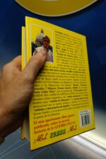 Libro en tapa dura, guerra sucia de Álvaro Baeza L. - Imagen 3