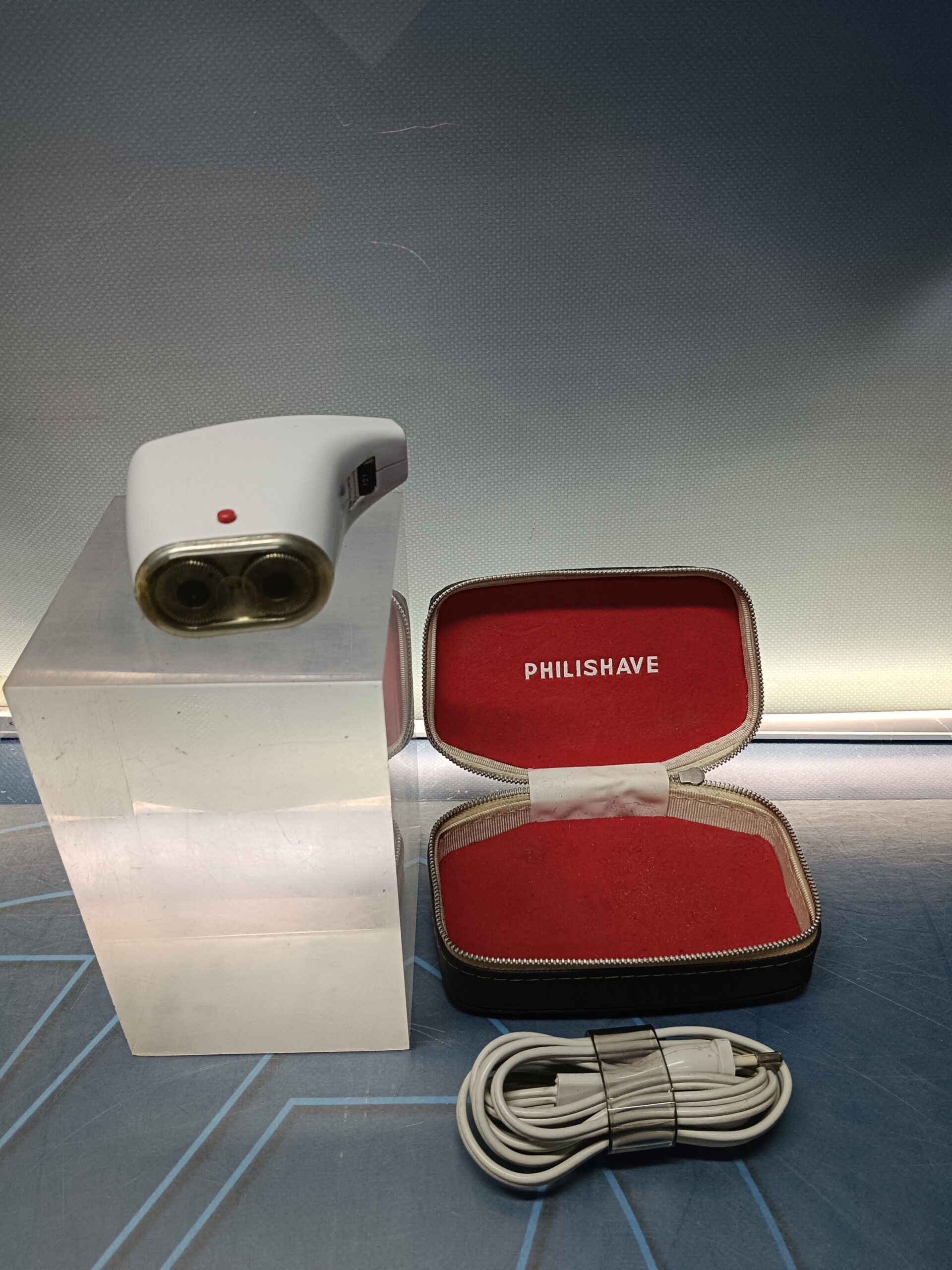 MAQUINILLA DE AFEITAR PHILIPSHAVE, con su caja