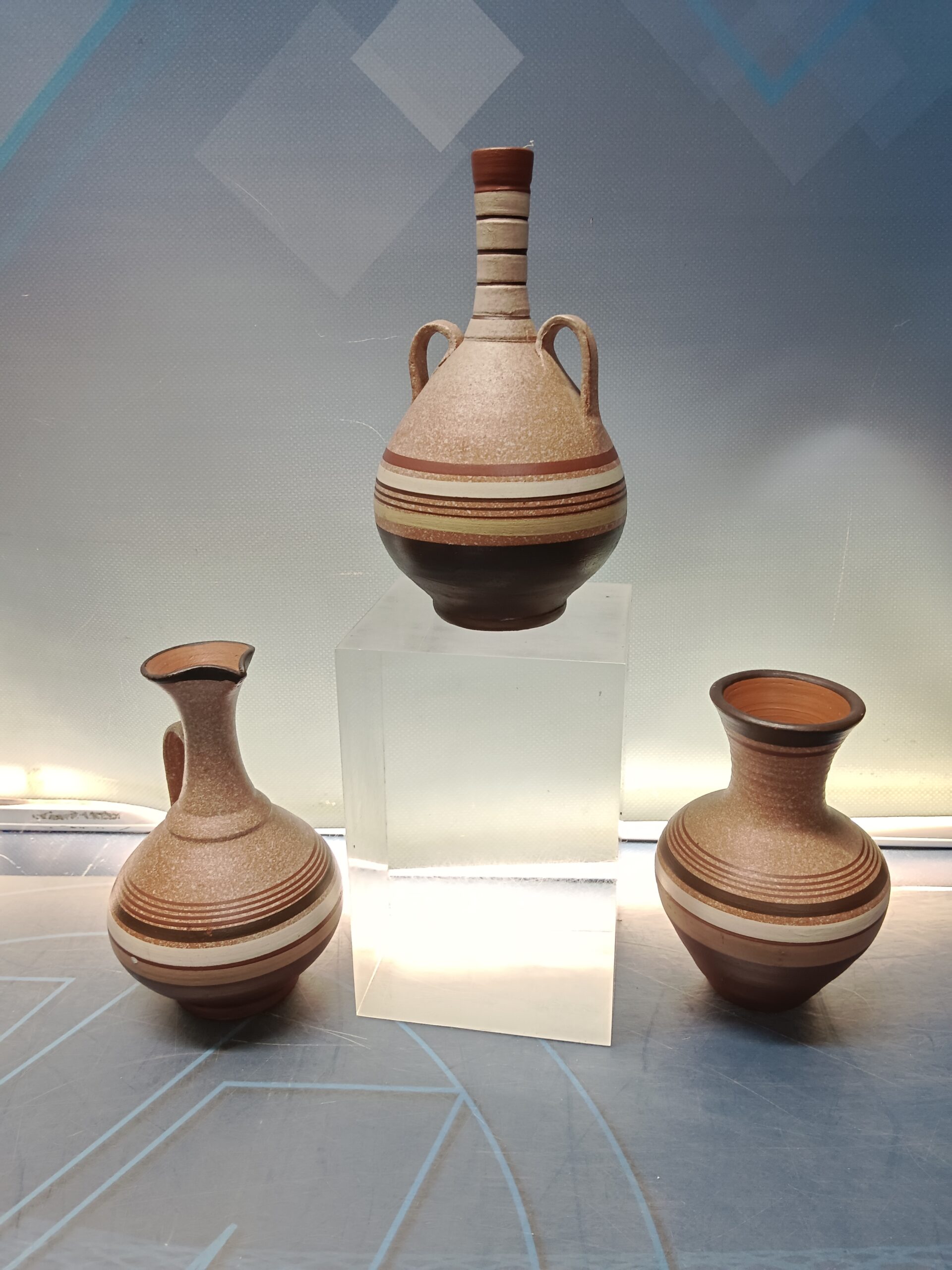 Tres piezas,  botijos o cantaros, 19, 17 cm