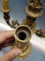 Dos candelabros de bronce, 5 velas (bombillas) con base de 20 cm. de diametro - Imagen 5