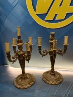 Dos candelabros de bronce, 5 velas (bombillas) con base de 20 cm. de diametro - Imagen 7