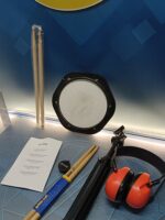 Pad de prácticas con soporte + par de baquetas y protector auditivo - Imagen 3