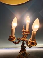 Clásica Lampara de mesa, mesilla, bronce, 3 brazos 38x20 cm - Imagen 8