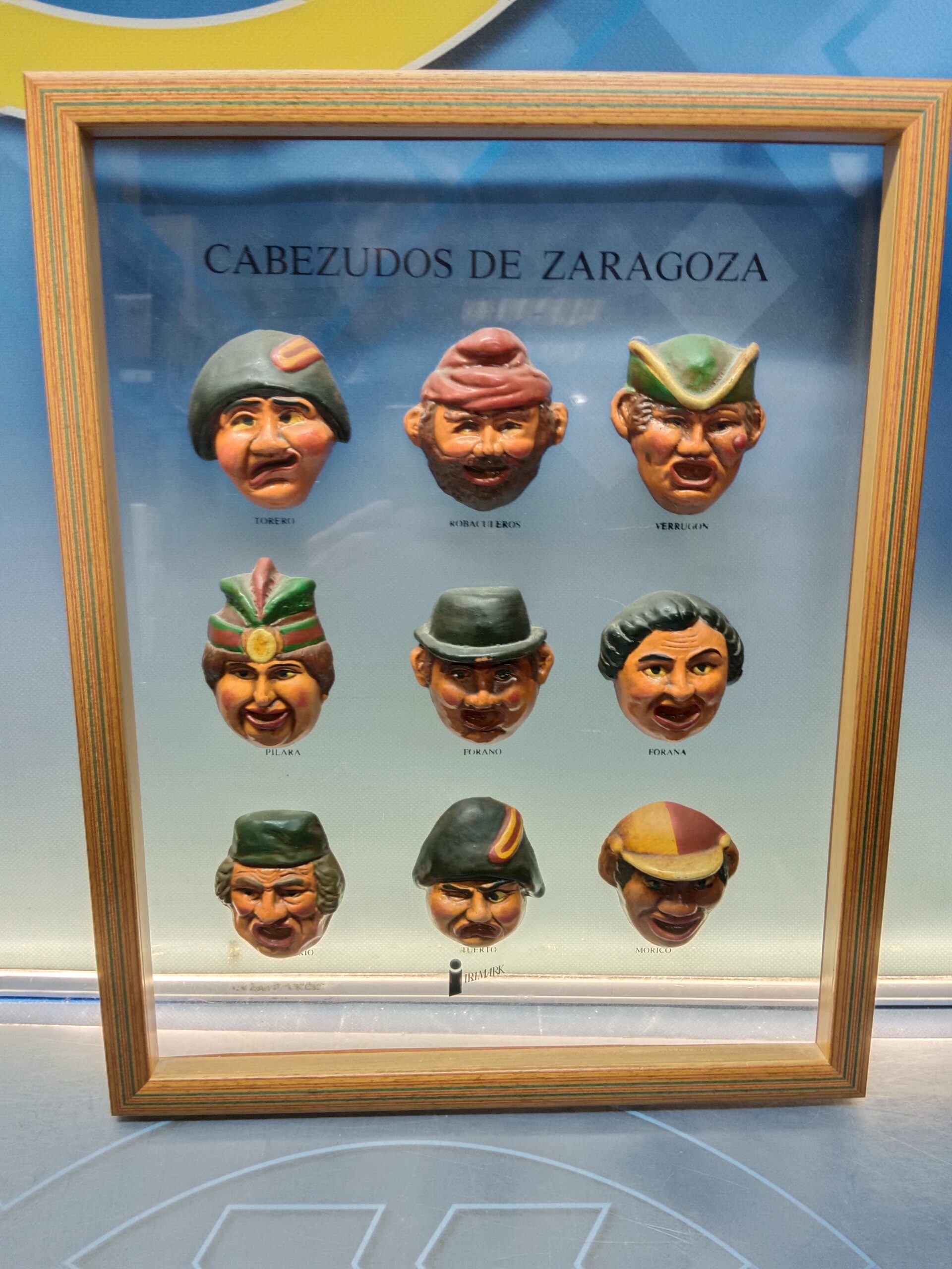 cuadro, LOS CABEZUDOS DE ZARAGOZA enmarcados, CERÁMICA PINTADA, marco de alto 48 x 37,5 x 03 cm