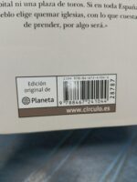 Dos libros de Eduardo mendoza-Riña de gatos + Una comedia ligera - Imagen 7