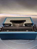 preciosa Máquina de escribir olivetti lettera 31 - Imagen 3