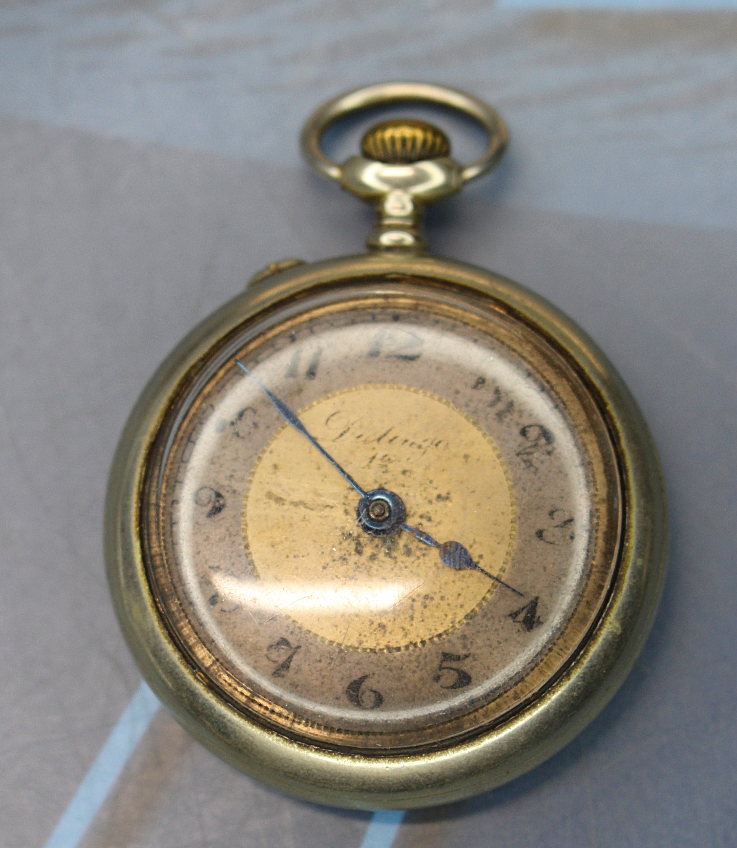 Antiguo reloj de bolsillo Distinguo. Funciona. 50 mm.